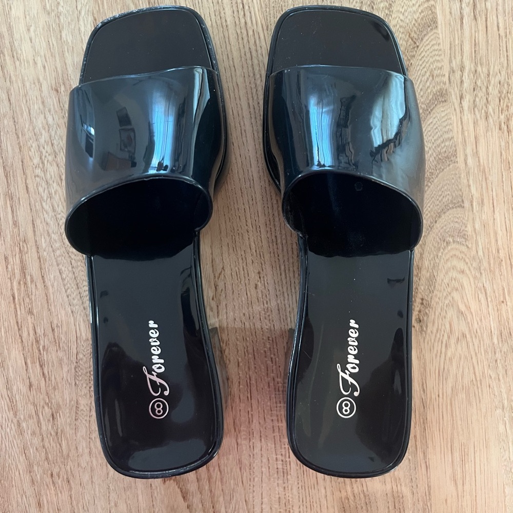 Black slip on chunky heel!